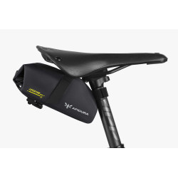 Sacoche outils Apidura 1 L étanche, légère et stable pour route, gravel et bikepacking.