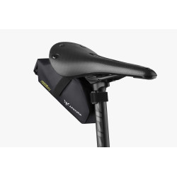 Sacoche outils Apidura 1 L étanche, légère et stable pour route, gravel et bikepacking.