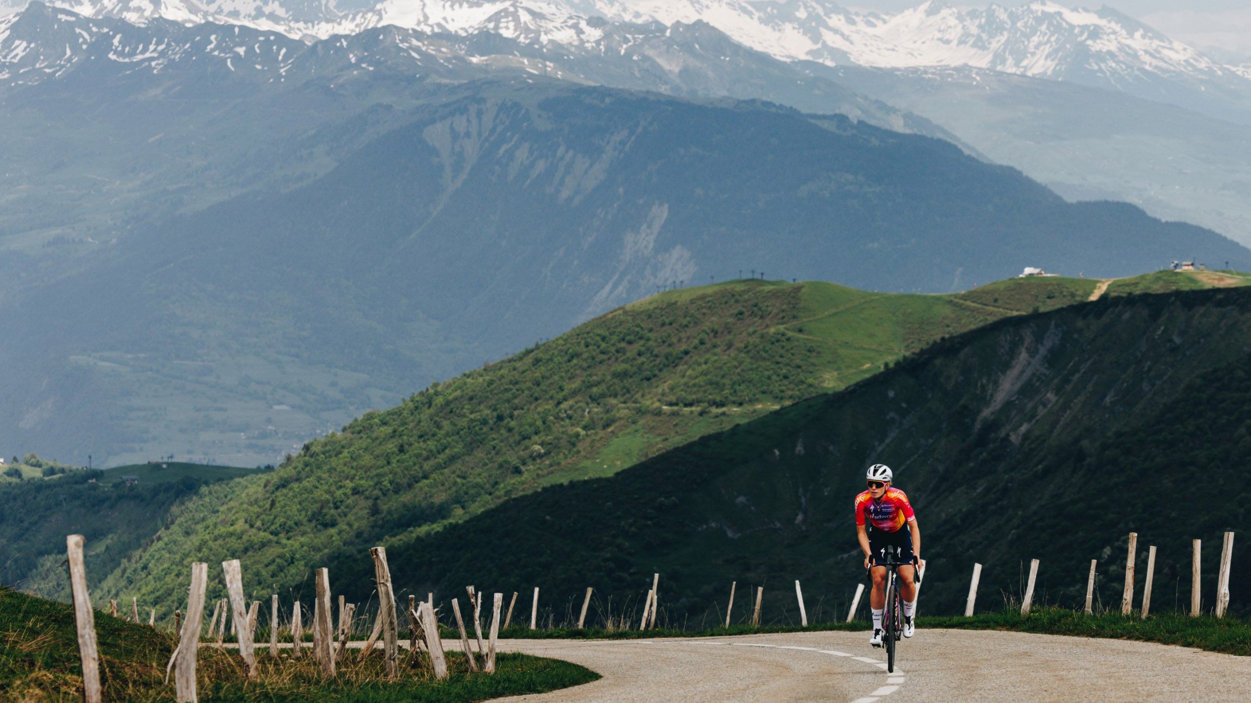 ROAD-5758 Tarmac SL8_Expert SRAM Rival_LC_04