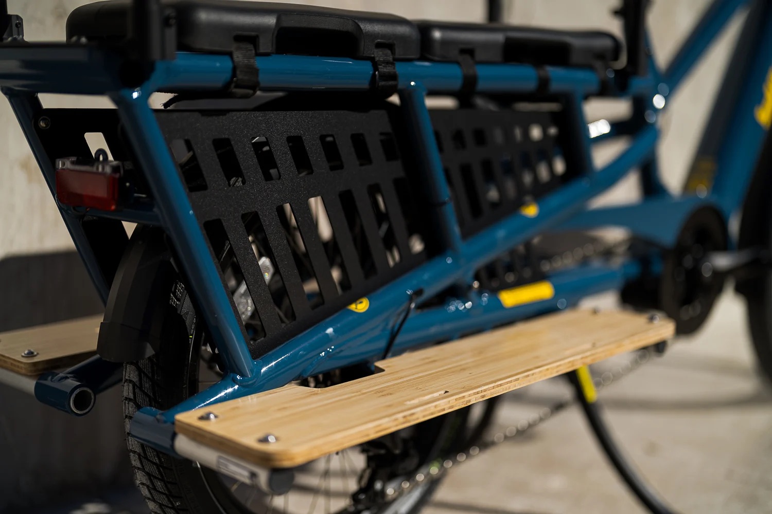 Yuba Spicy SideBoards – Repose-pieds en bambou pour vélo cargo Spicy Curry_3