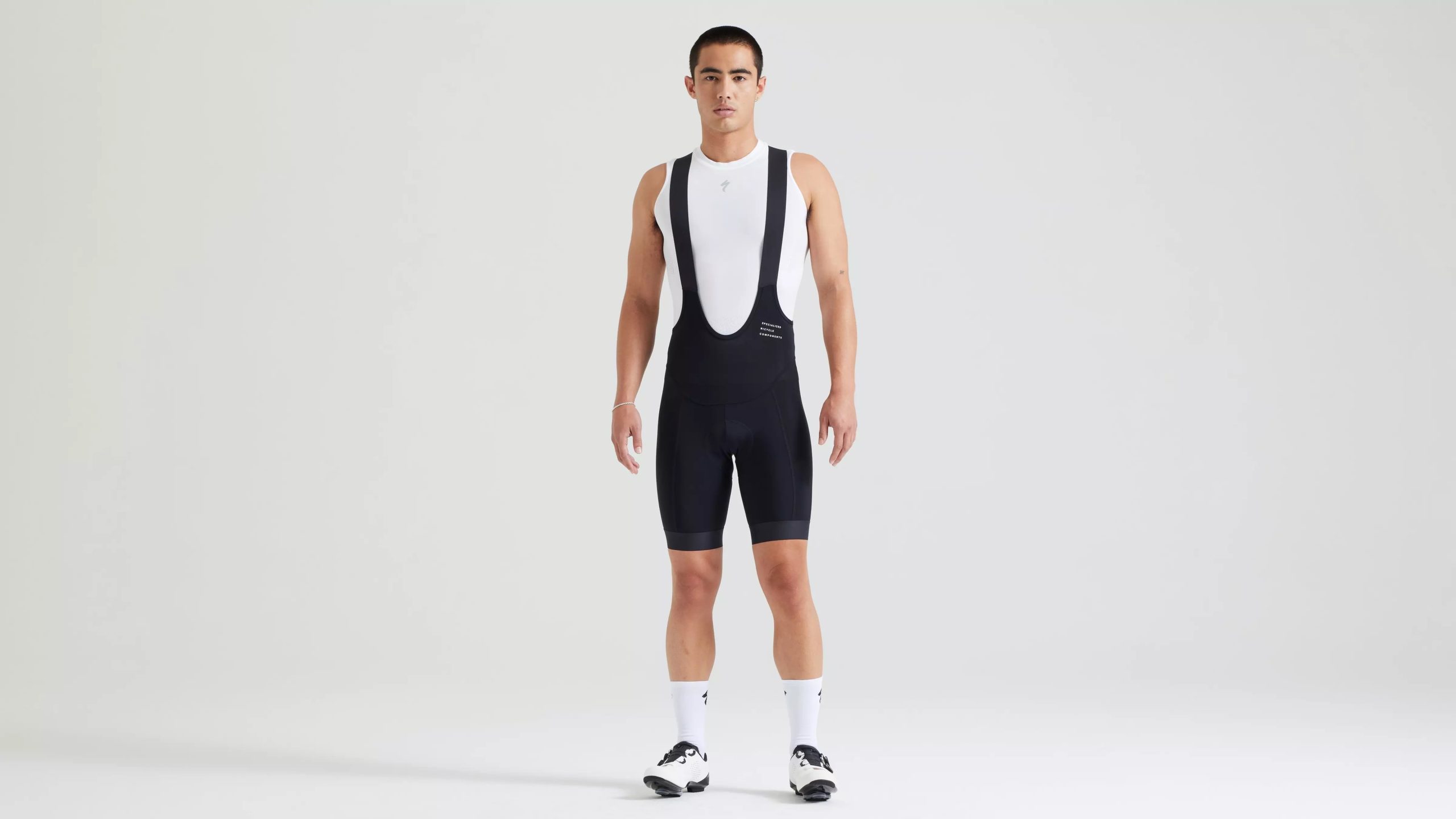 64523-280_APP_FOUNDATION-BIB-SHORT-MEN-BLK_HERO