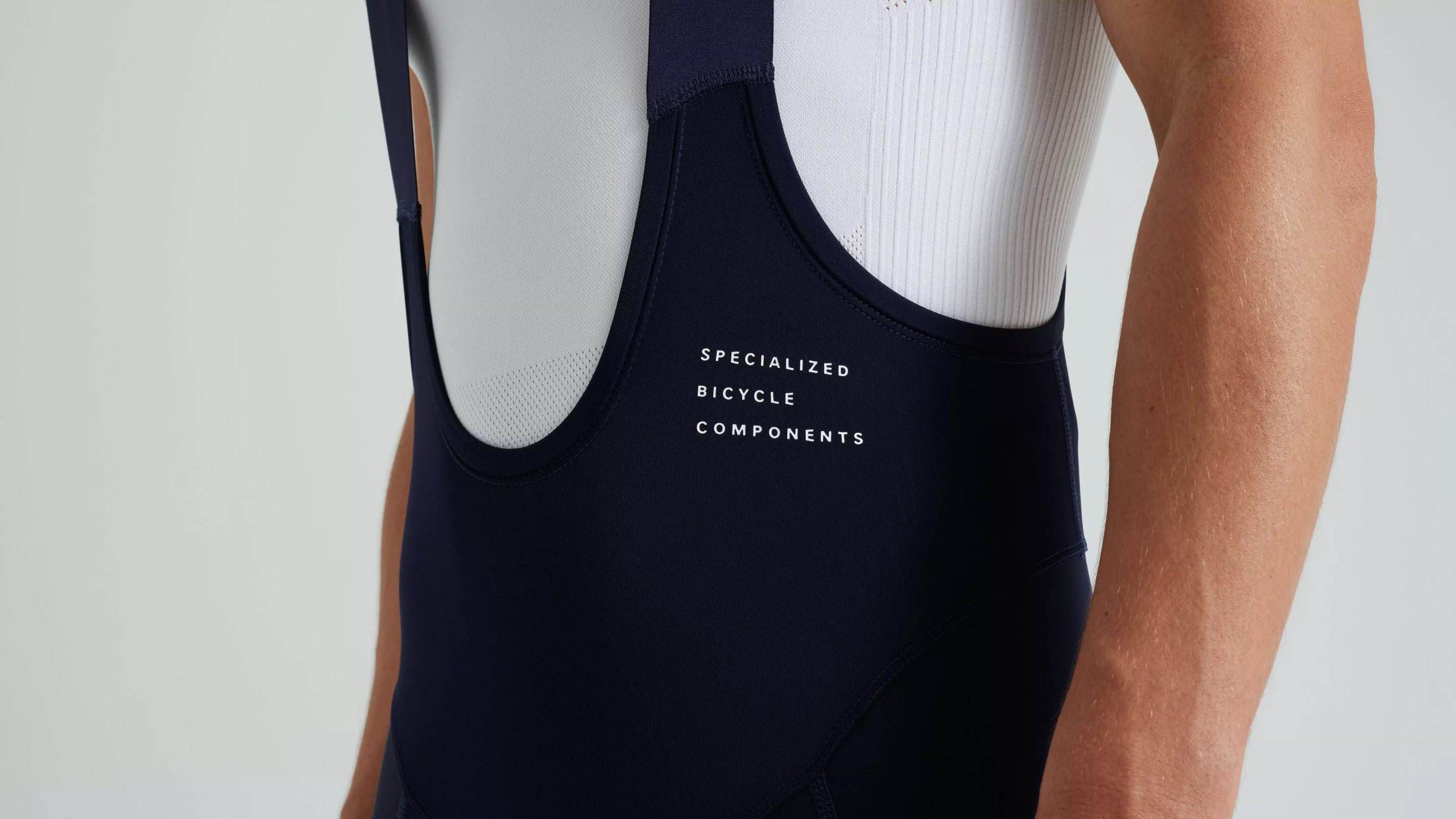 64523-283_APP_FOUNDATION-BIB-SHORT-MEN-DKNVY_DETAIL1