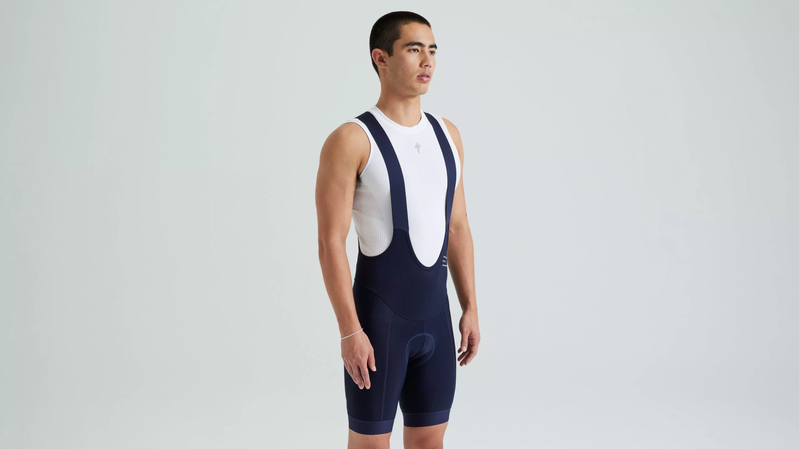 64523-283_APP_FOUNDATION-BIB-SHORT-MEN-DKNVY_FRONT-3-4