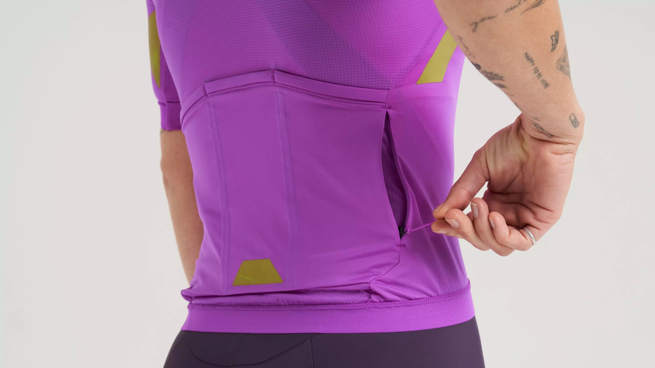 65725-08_APP_PRIME-HYPRVIZ-JERSEY-SS-WMN-PRPORCD_DETAIL1