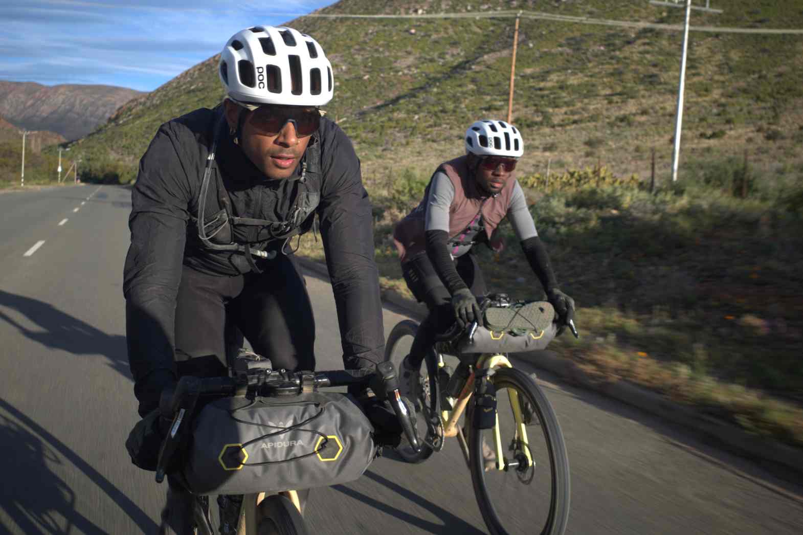 Apidura_Handlebar-Bag-Lifestyle