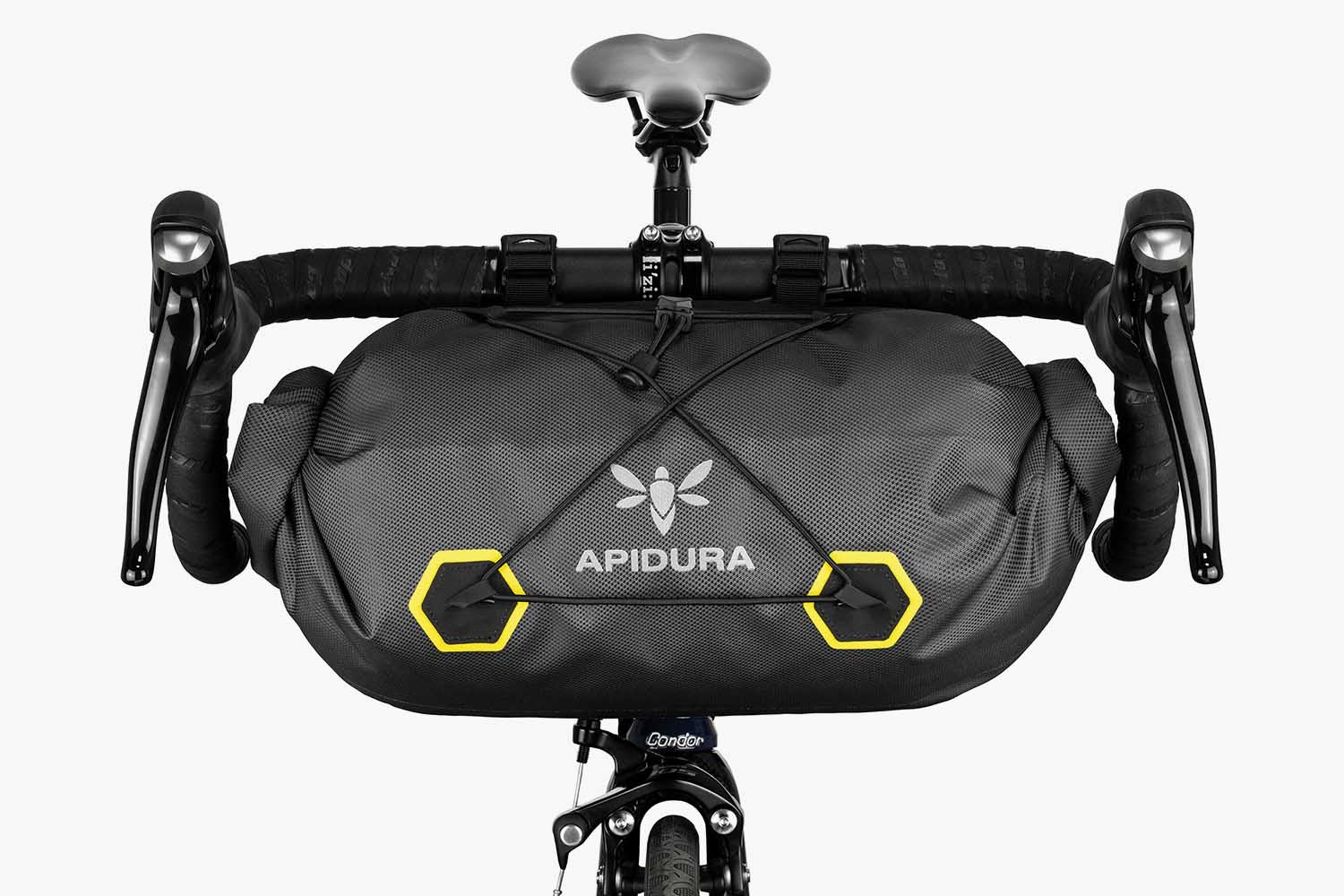 apidura-expedition-handlebar-pack-14l-on-bike-1
